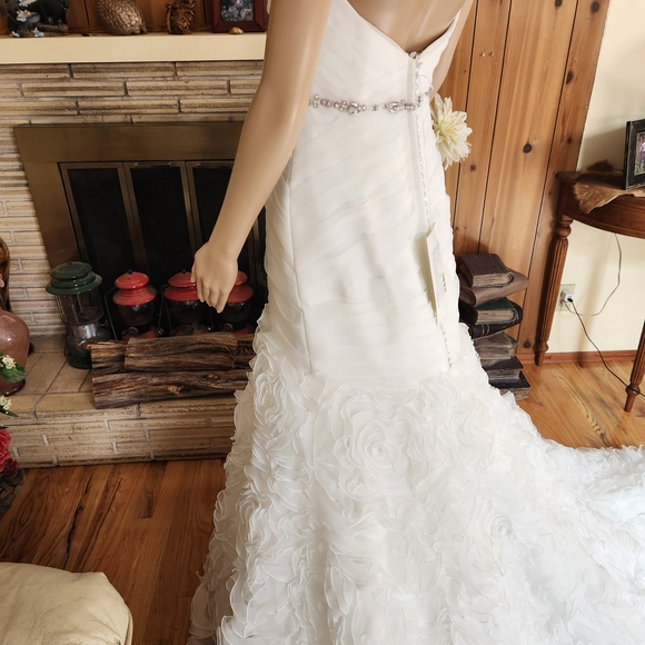 NWT Jasmine Bridal Ivory Wedding Gown | Style T394 | Size 6  - Picture 7 of 16